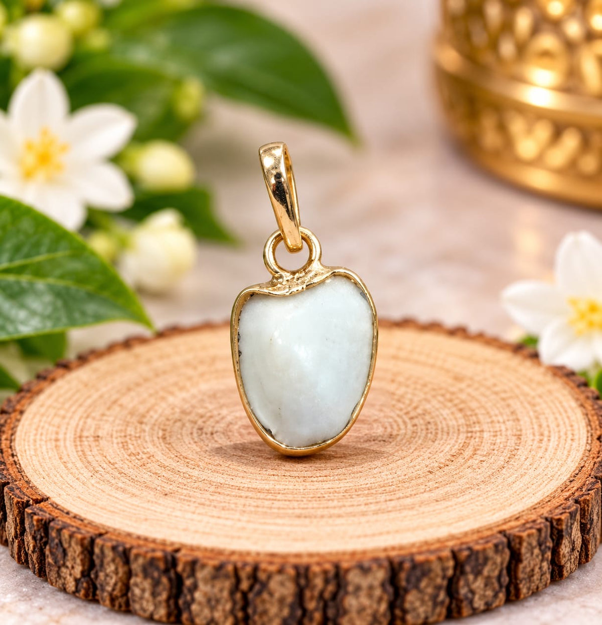 WHITE MACHMANI PENDANT